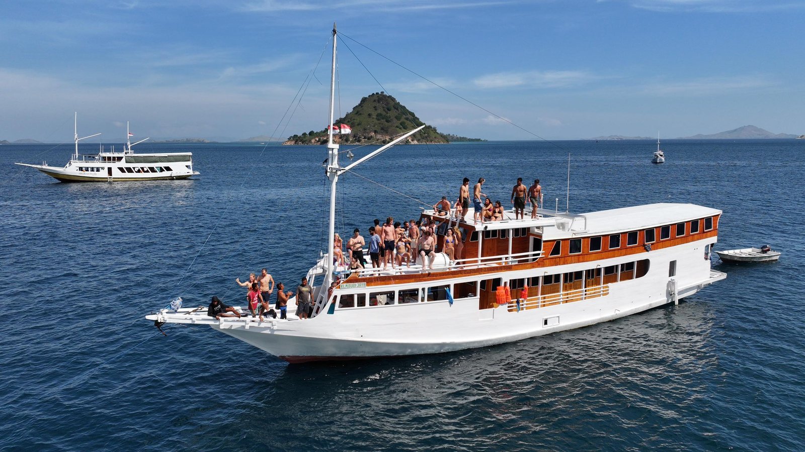 KLM Budi Jaya — Labuan Bajo to Lombok budget open trip boat, departs every Sunday