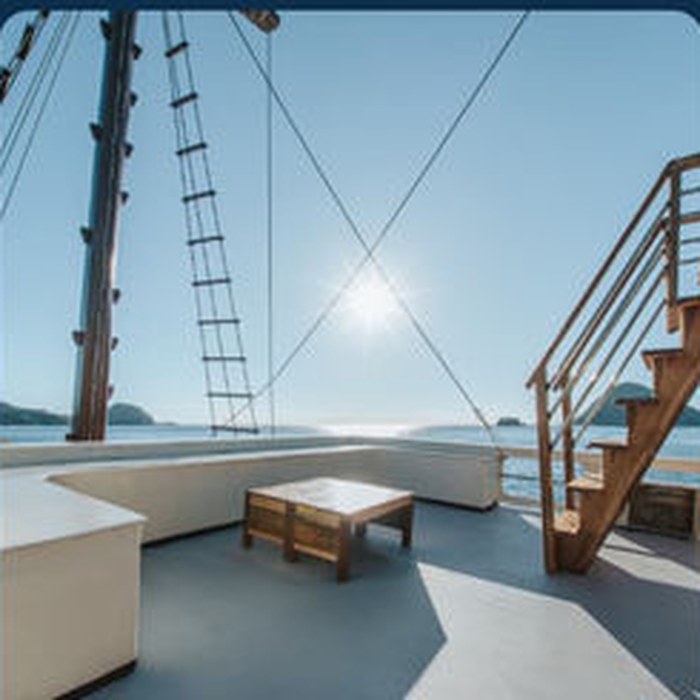 Open upper deck of the KLM New Pandawa between islands