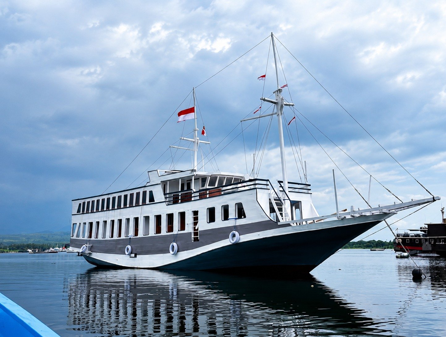 KLM Nur Amira — Lombok to Labuan Bajo budget open trip boat, departs every monday