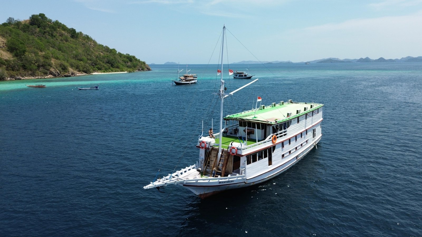 KLM Fajar Fadillah in Komodo waters — departs every Wednesday — Labuan Bajo to Lombok budget open trip 4D3N